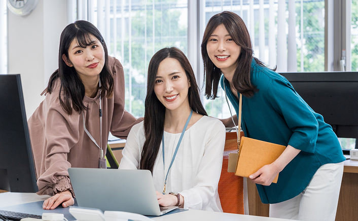 世界的に有名な国立大学研究所で英語使用の事務の求人画像